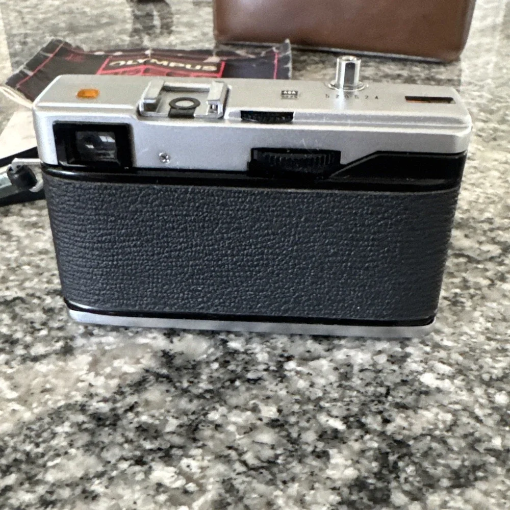 Olympus 35 EC 2 Point & Shoot Film Camera E.ZUIKO 42mm F2.8 Lens! From Japan